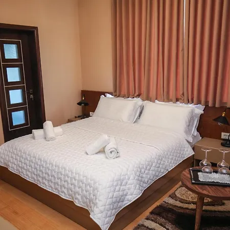 Villa 3 *